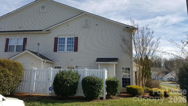 Foto del edificio - 1145 Triece Ln