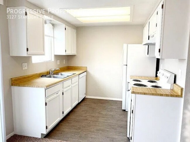 Foto del edificio - 3127 Starlight Cir