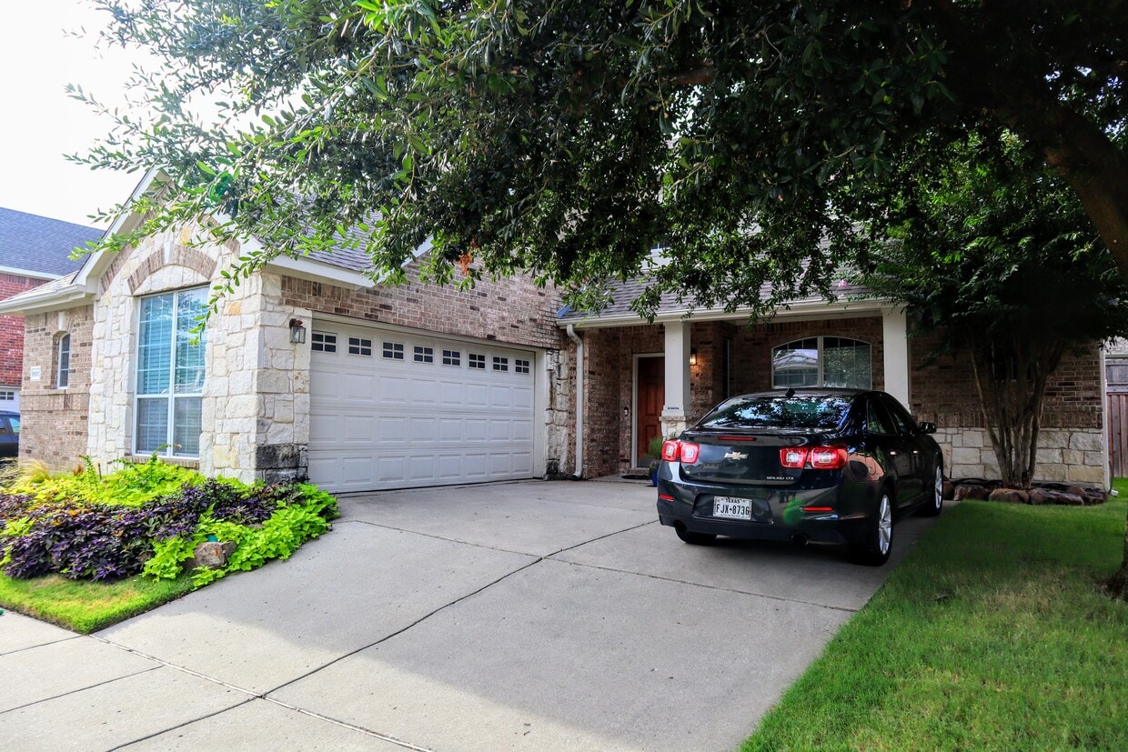 Primary Photo - 8500 Twin Oaks Dr