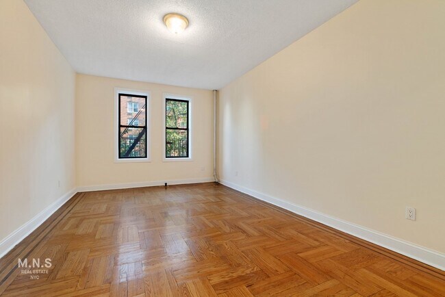 Foto del edificio - 135 Clarkson Ave