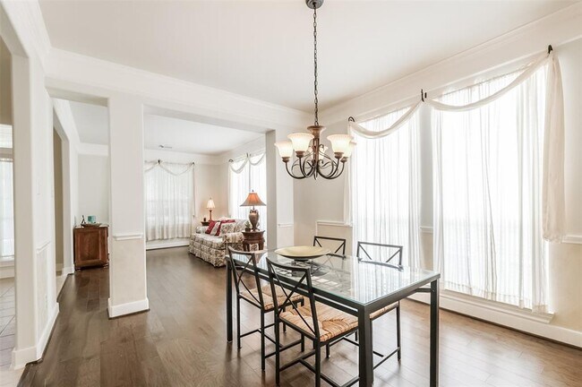 Building Photo - 3227 Enclave Ln