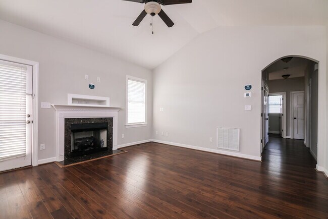 Foto del edificio - 199 Westchase Dr