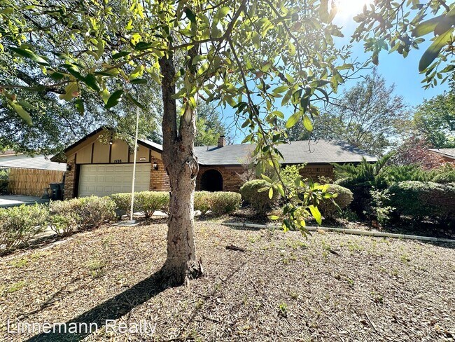 Building Photo - 3 br, 2 bath House - 2108 Acron Drive