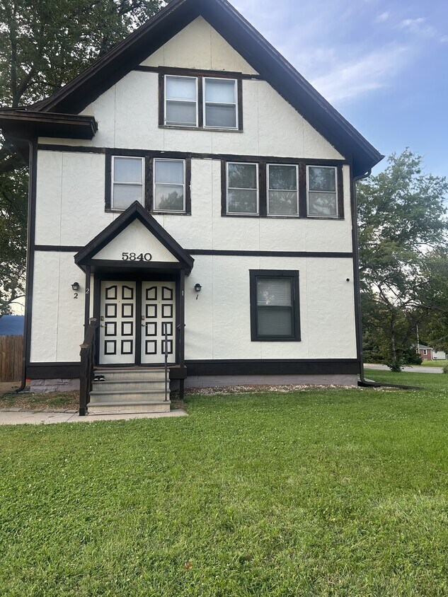 Foto principal - 5840 Adams St