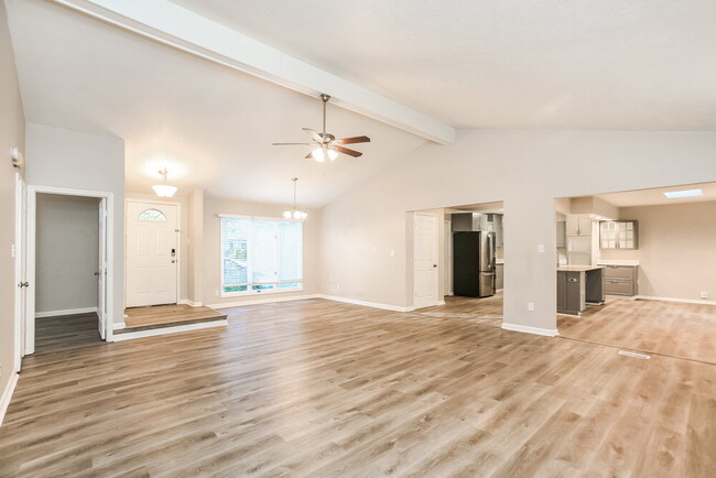 Building Photo - 705 Firethorn Cir