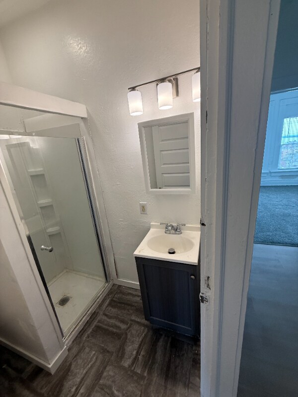 Foto del edificio - 118 E 3rd St