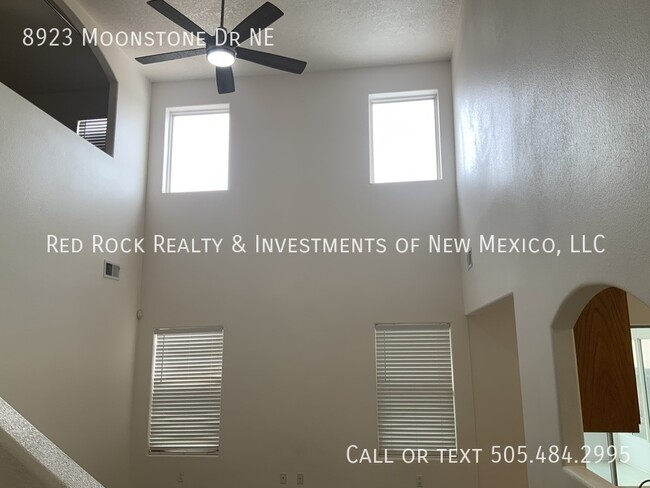 Building Photo - 5BR/2.5BTH Home in La Cueva!