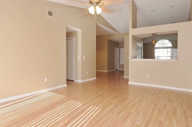 Foto del edificio - 4004 Fontana Pl