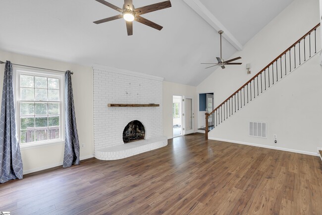 Building Photo - 203 Roper Mountain Rd Ext