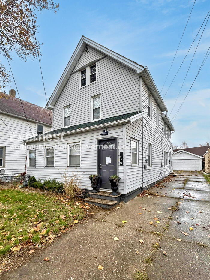 1079 E 68th St Cleveland, OH 44103 – photo 1