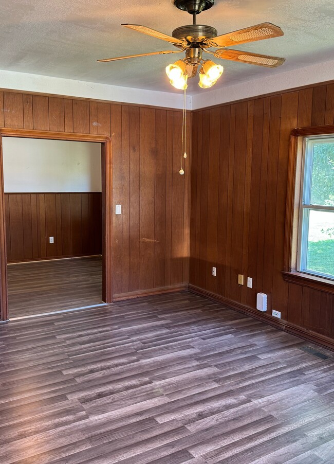 Building Photo - 311 N Green Ave