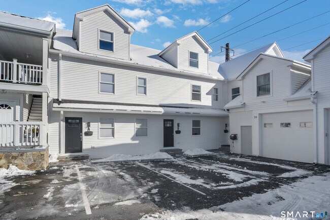 Building Photo - 20 Bouton St