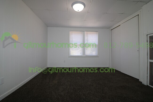 Building Photo - 914 N Vincennes Ave