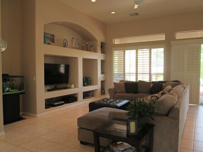 Foto del edificio - 5745 E Sunset Point Dr
