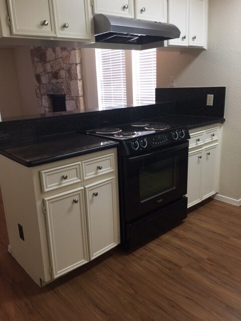 Foto del edificio - FANTASTIC 2 BED / 1.5 BATH in SOUTH AUSTIN