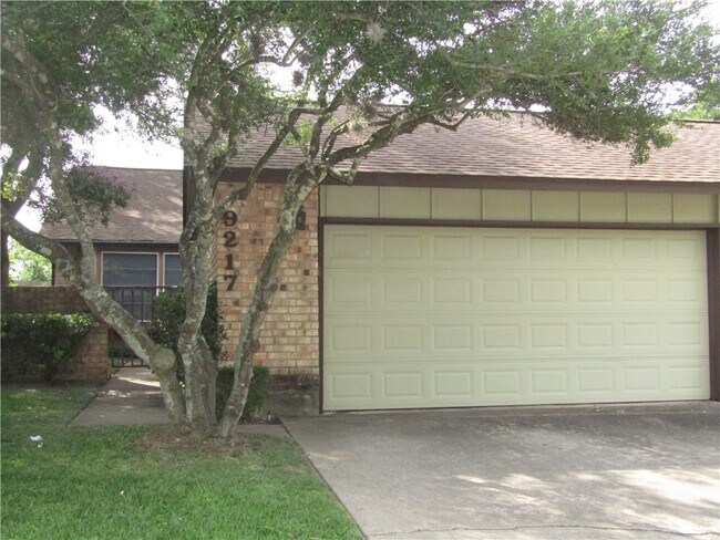 Building Photo - 9217 Singing Quail Dr