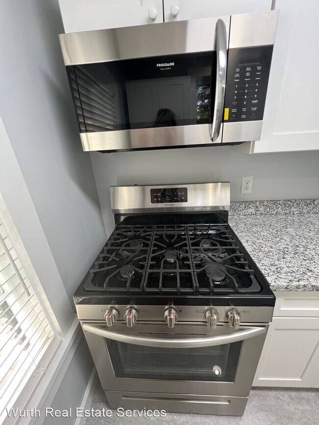 Building Photo - 2 br, 1 bath House - 328 1/2 Gebelin St