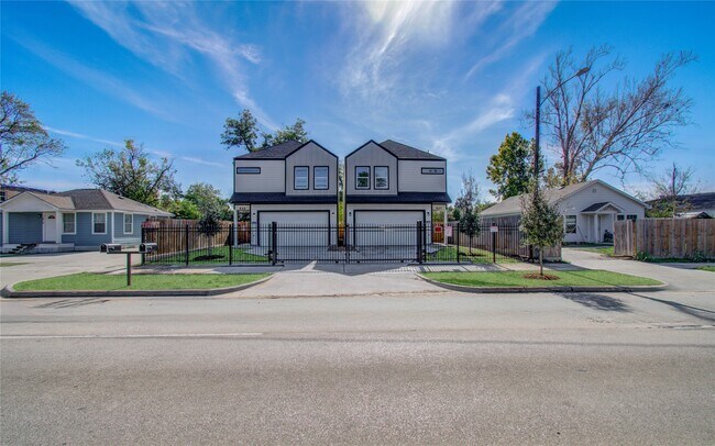 Foto del edificio - 835 S Victory Dr