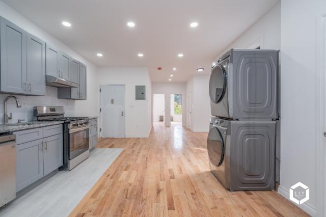 Foto del edificio - 4 bedroom in BROOKLYN NY 11203