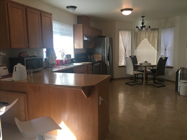 Building Photo - 8400 49th Loop SE