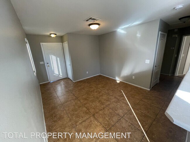 Foto del edificio - 2 br, 2 bath House - 2021 EMERALD GREEN AVE