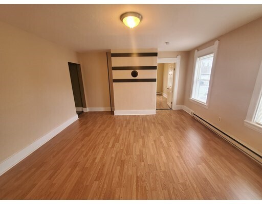 Primary Photo - 7 Barnes St