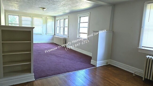 Foto del edificio - 324 E Moody Ave