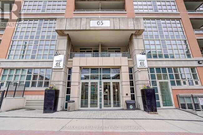 Photo du bâtiment - 65 E Liberty St