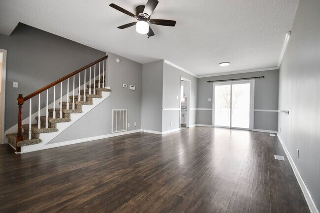 Building Photo - Pet Friendly Three Bedroom!