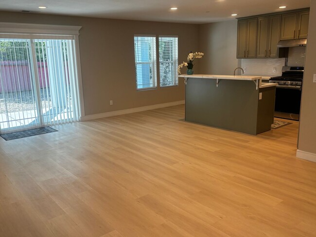 Building Photo - Bran new-4 Bedroom/2.5 Baths with 2 car ga...