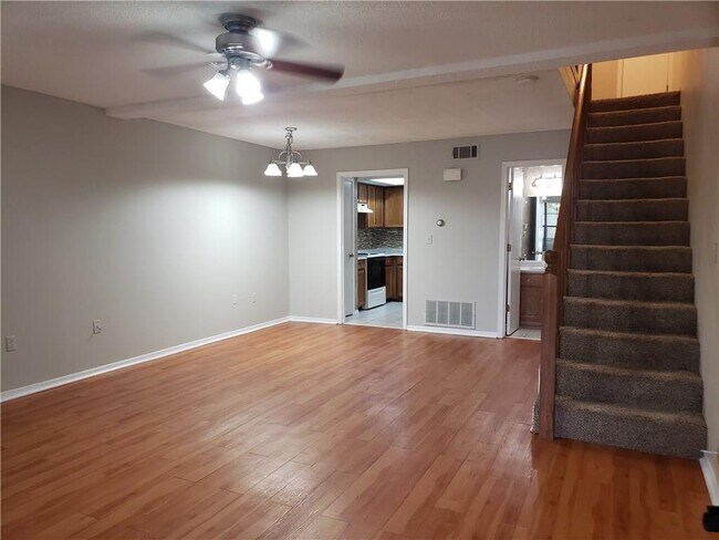 Foto del edificio - 302 Fairway Cir