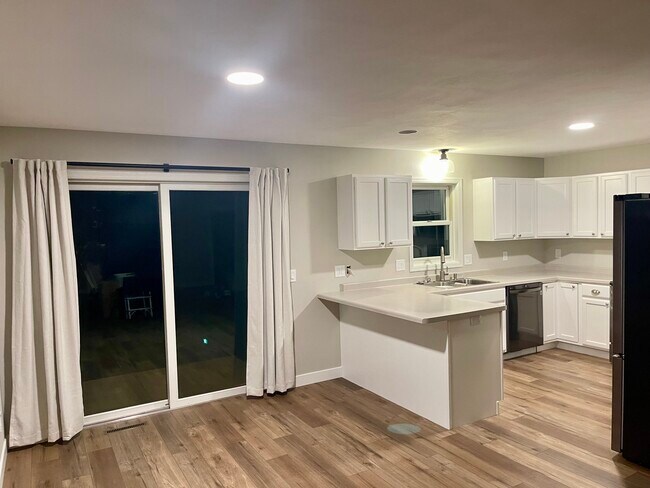 Finish area & kitchen - 342 Blackberry Ln