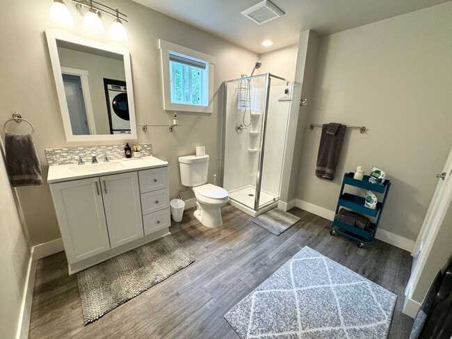 Building Photo - Fully furnished guest house 2 bedroom spaces DADU unit