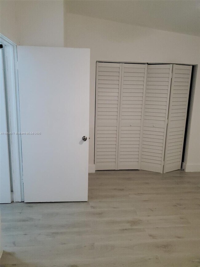 Foto del edificio - 6886 NW 166th Terrace