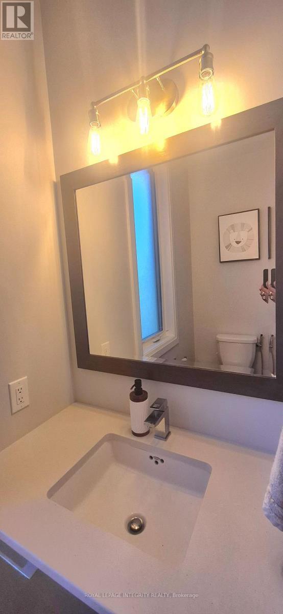 Building Photo - 341 Haliburton Hts