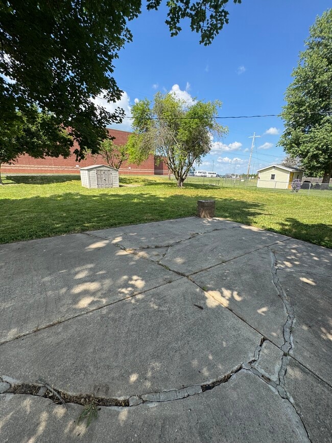 Building Photo - 608 Meadow Lane St