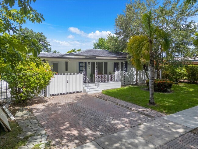 Foto del edificio - 2031 SW 66th Ave