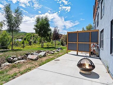 Building Photo - 1900 Bridge Ln