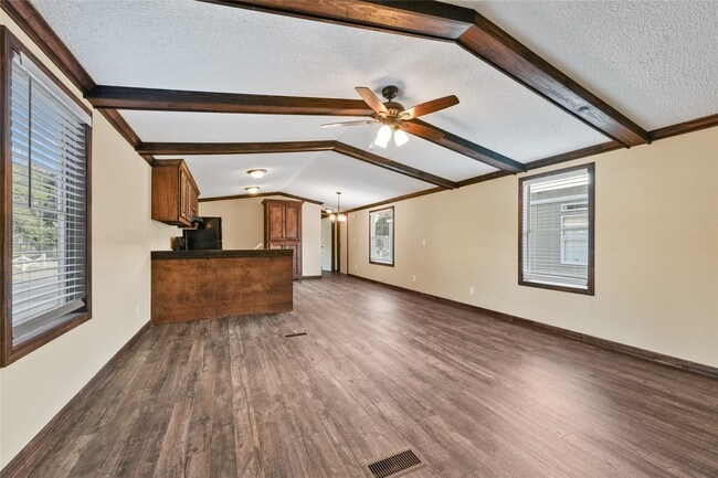 Building Photo - 21395 Ruth Dr