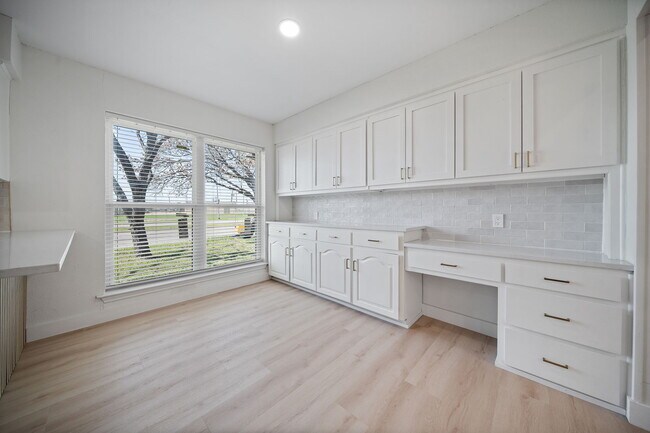 Foto del edificio - 9980 Brockbank Dr