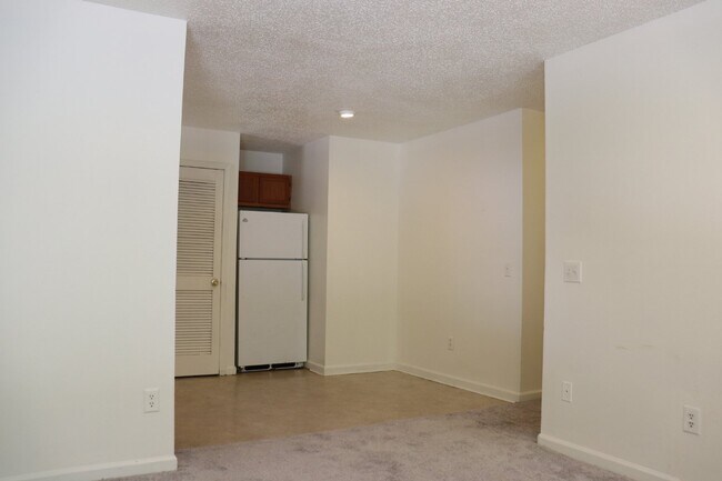 Building Photo - Charming 2 Bed, 1.5 Bath Multiplex in Saut...