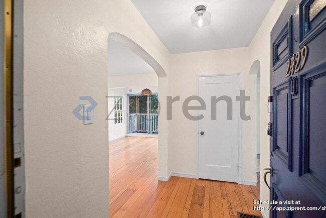 Building Photo - 2429 Ivy Dr