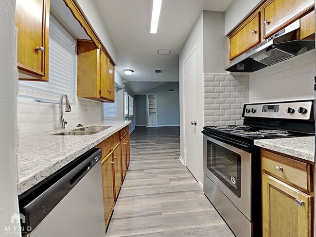 Building Photo - 14515 Alrover St