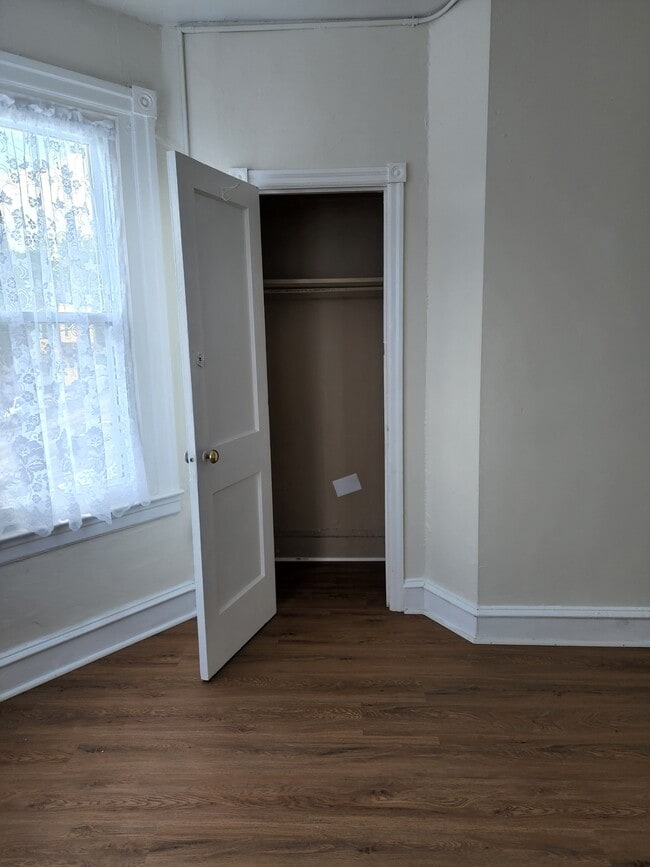 living room - 6201 Lansdowne Ave