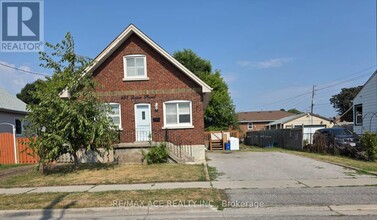 Building Photo - 497 Drew St
