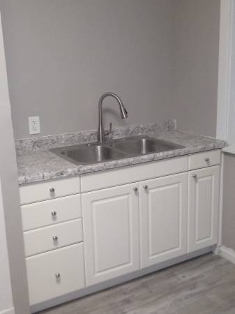 Kitchen, pull down faucet - 3655 Marceline Terrace