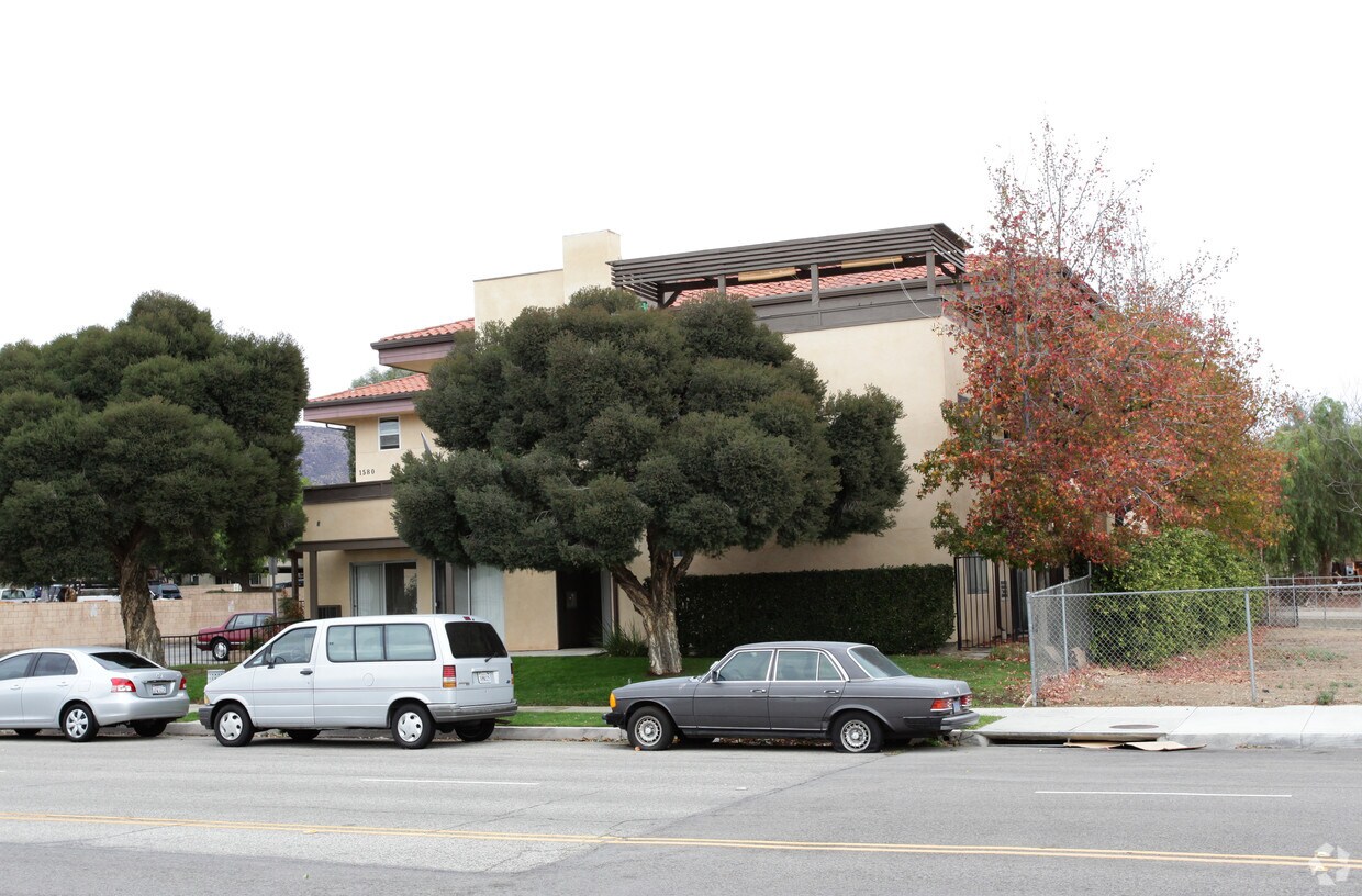 Foto del edificio - Regency Apartments