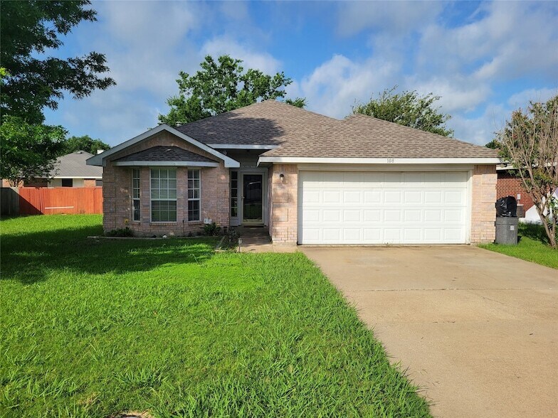 Foto principal - 108 Roosevelt Ct