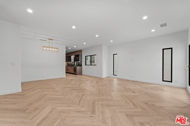 Building Photo - 162 N Almont Dr