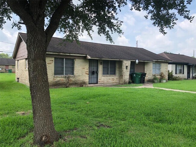 Building Photo - 4112 Grassmere St